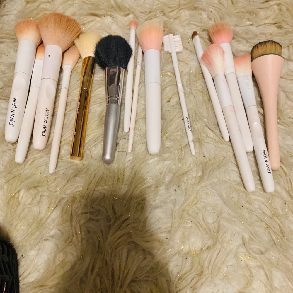 Makeup brushes